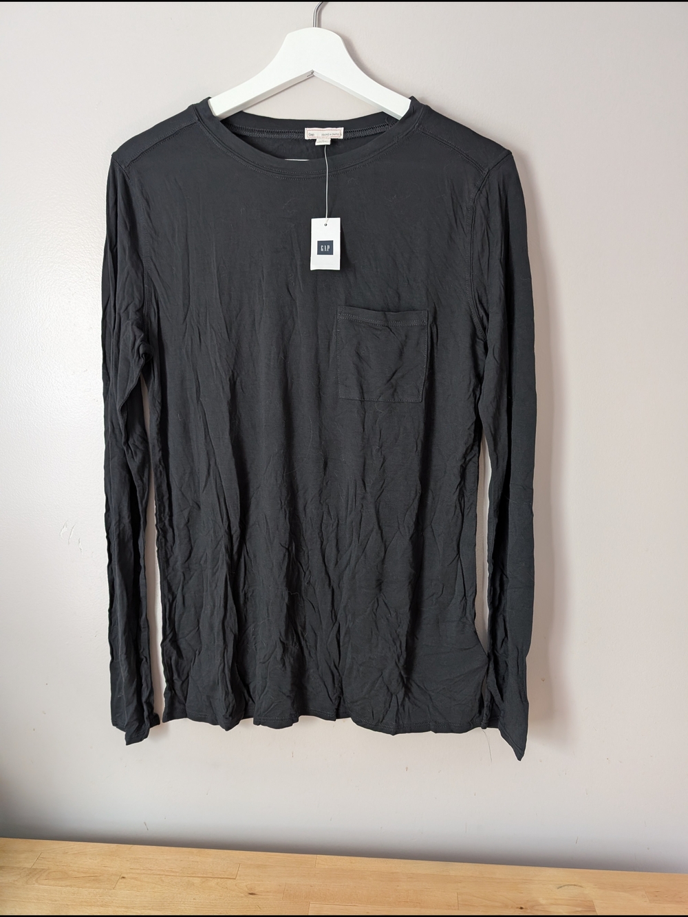 Gap Women's Long-Sleeve Pocket T-Shirt in Black